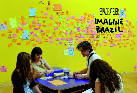 N - Vue de l'espace atelier de l'exposition Imagine Brazil au MAC Lyon - © Blaise Adilon